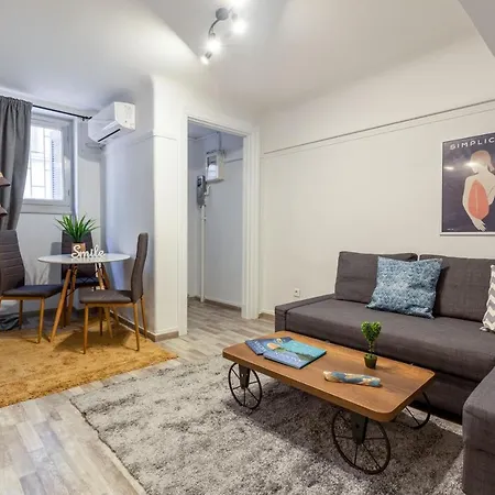 Central Apartment In The Heart Of Historic Center Atene Esterno foto